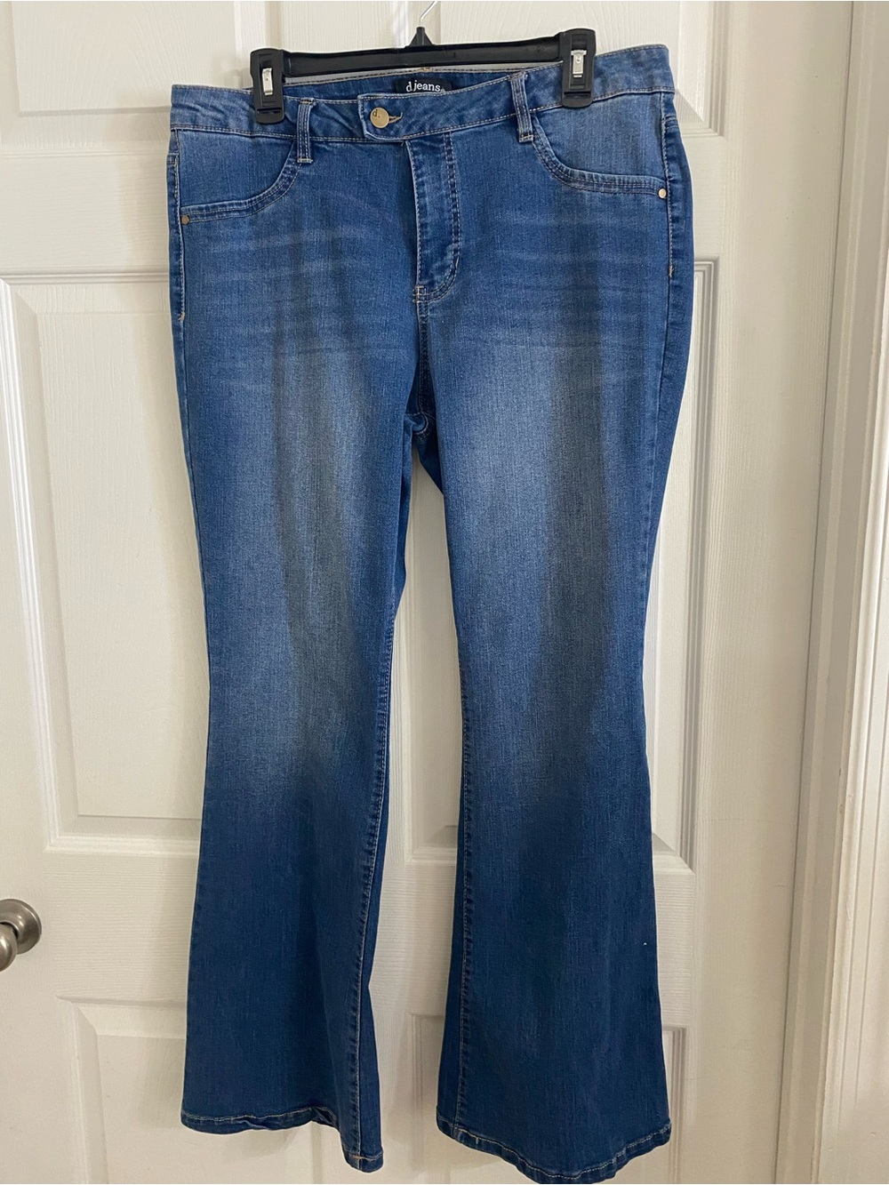 d. jeans Women's Flare Jeans in Classic Blue
